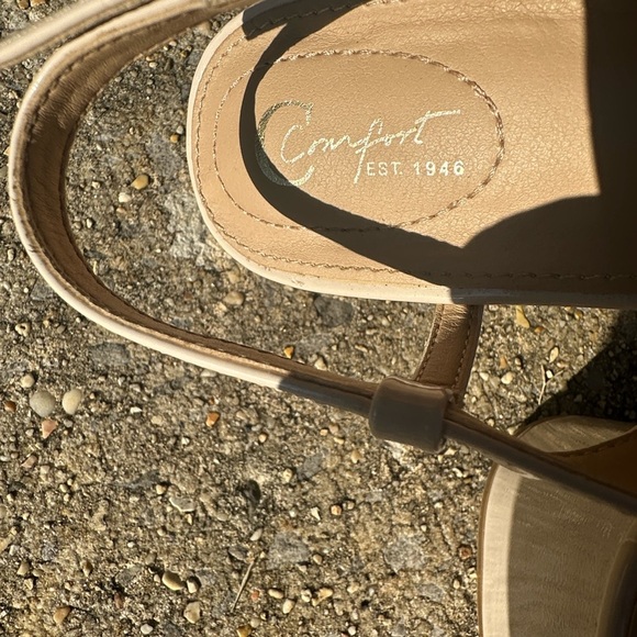 Comfort Est 1946 Elegant Cream Platform Heels - Picture 4 of 6